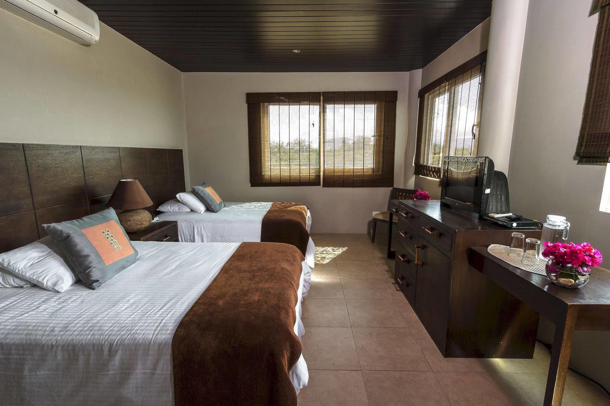 Iguana Crossing Boutique Hotel Puerto Villamil Exteriér fotografie